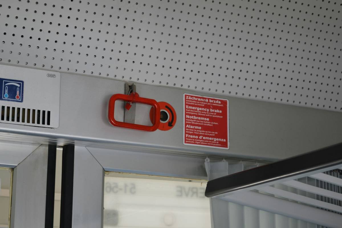 Infographic showing statistics of financial emergencies among first responders