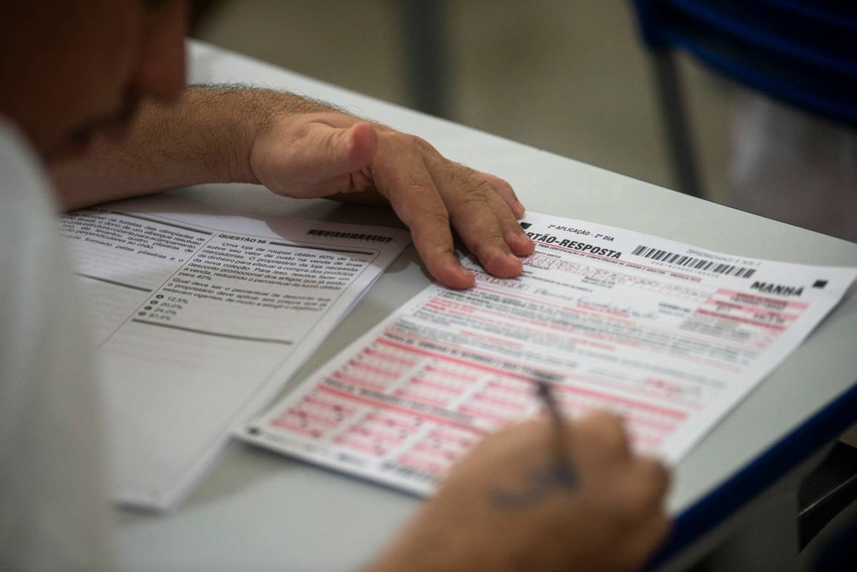 First responder filing duty insurance travel claim at airport desk